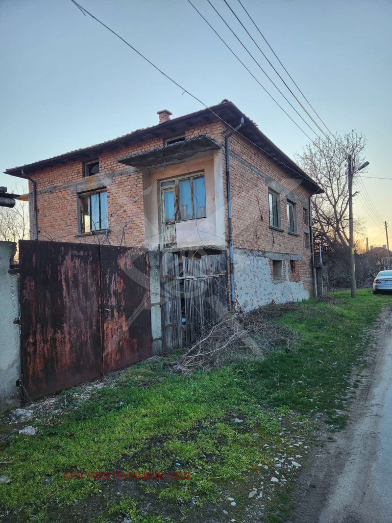 Продава КЪЩА в област Пловдив, гр. Съединение - 1200 кв.м / 73 000 € » 142 775.59 лв., ЕКС НВД ПЛОВДИВ ООД