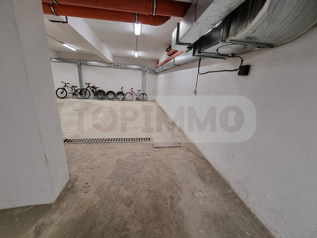 Продава ГАРАЖ, ПАРКОМЯСТО, гр. Варна, Конфуто, снимка 2 - Гаражи и паркоместа - 49084262