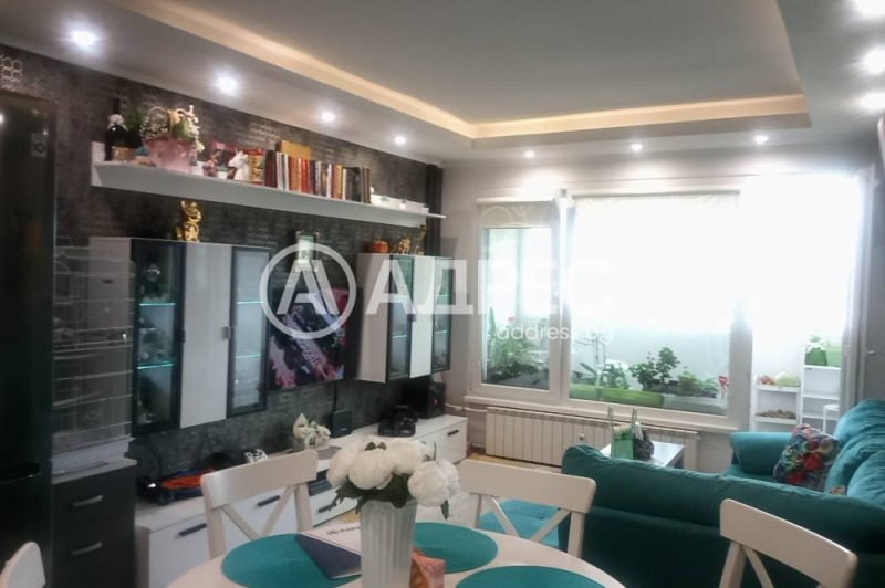 Продаја  2 спаваће собе Софија , Лјулин 7 , 74 м2 | 55066659