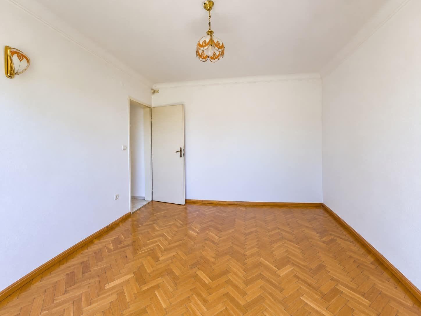 Продава МНОГОСТАЕН, гр. София, Зона Б-18, снимка 5 - Апартаменти - 56073040