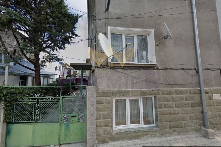 Продава КЪЩА, гр. Айтос, област Бургас, снимка 2 - Къщи - 55313952