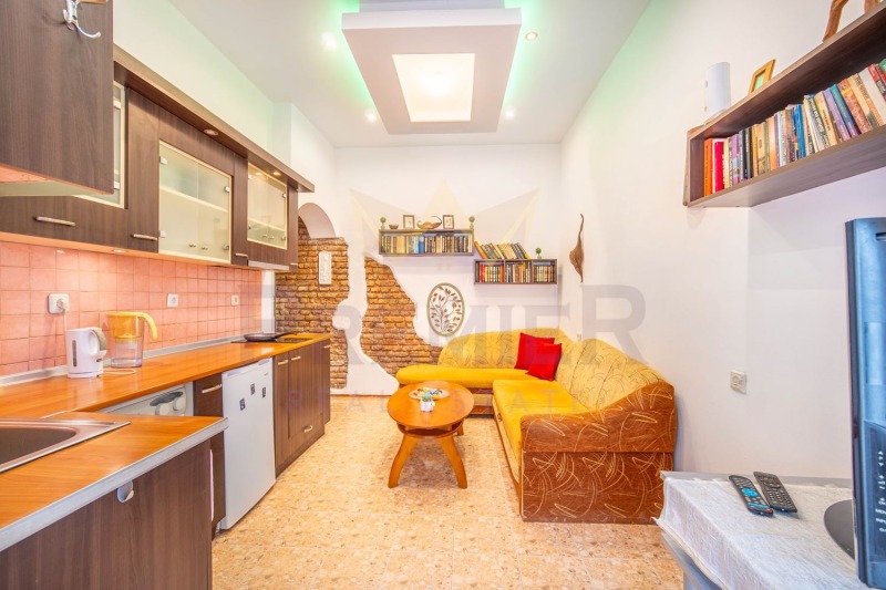 Продава 2-СТАЕН, град Варна, Център • 135000 € / 264037.05 лв. • 22282214 1