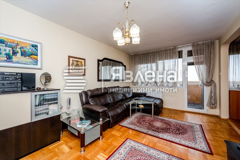 Продава  3-стаен град София , Младост 4 , 100 кв.м | 12314155