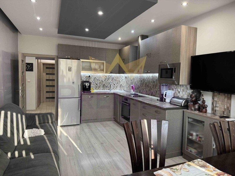 Продава  4-стаен град Варна , Младост 1 , 90 кв.м | 15606857