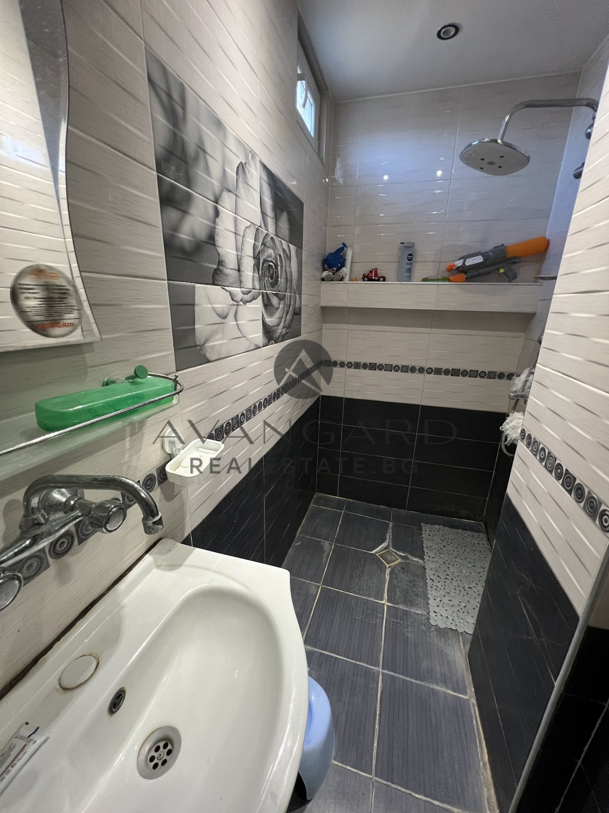 Продава ЕТАЖ ОТ КЪЩА, гр. Пловдив, Прослав, снимка 5 - Етаж от къща - 56209499