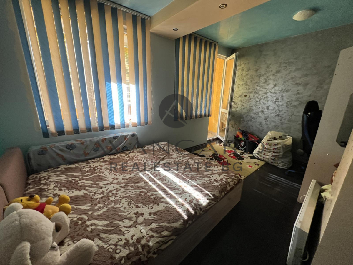 Продава ЕТАЖ ОТ КЪЩА, гр. Пловдив, Прослав, снимка 4 - Етаж от къща - 56209499