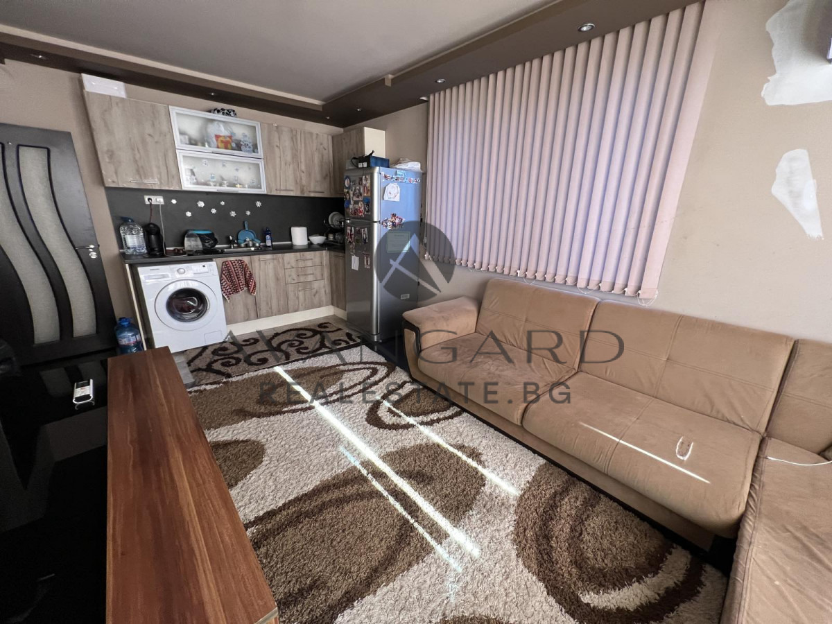 Продава ЕТАЖ ОТ КЪЩА, гр. Пловдив, Прослав, снимка 2 - Етаж от къща - 56209499