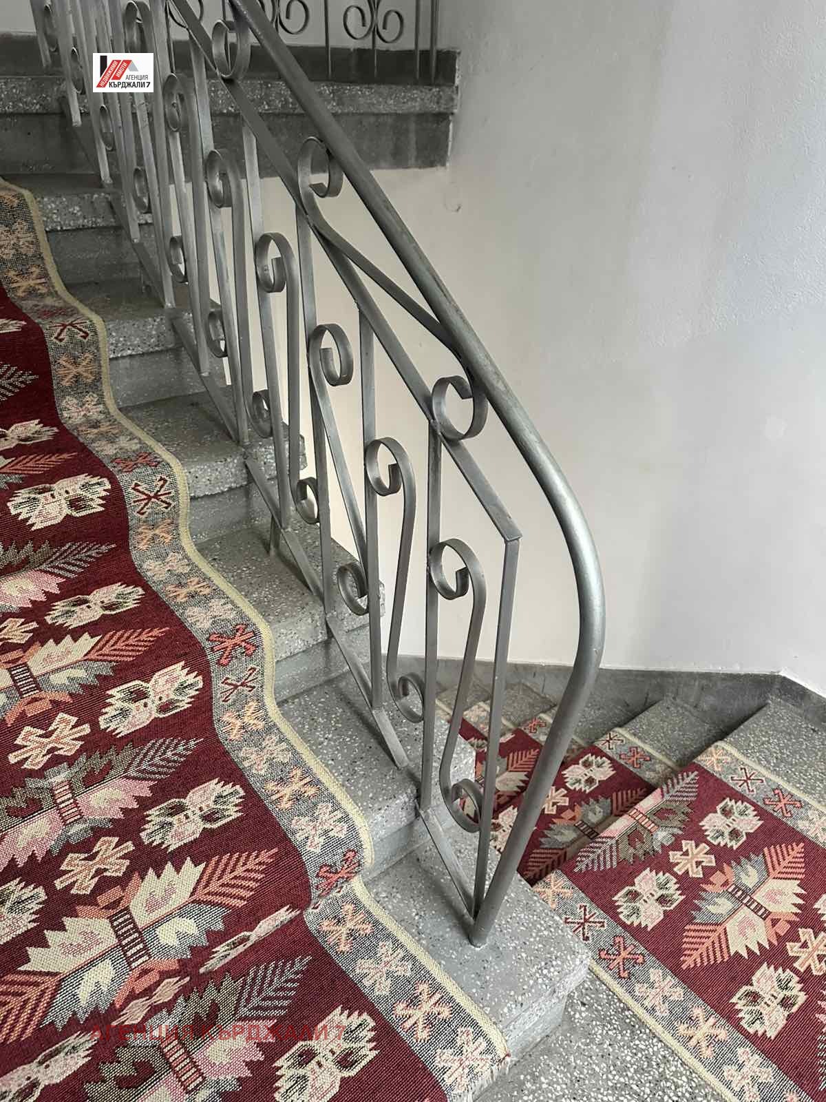 Продава ЕТАЖ ОТ КЪЩА, гр. Кърджали, Студен кладенец, снимка 15 - Етаж от къща - 54362361