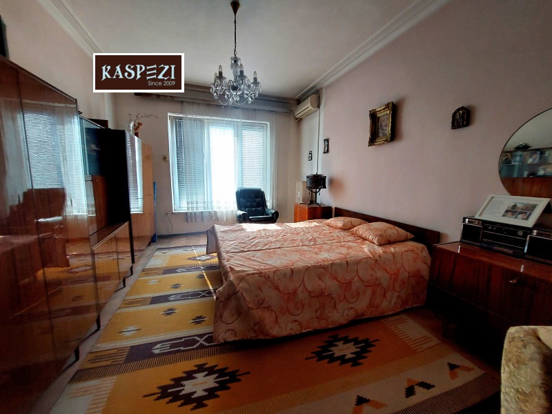 Na sprzedaż  1 sypialnia Sofia , Centar , 70 mkw | 43786373 - obraz [2]