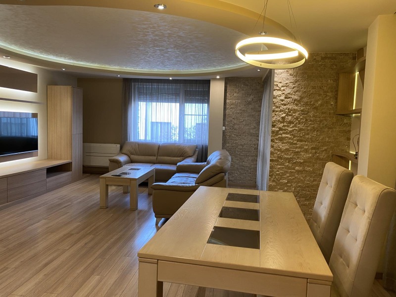 Продава 3-СТАЕН, гр. Пловдив, Център, снимка 2 - Апартаменти - 52750337