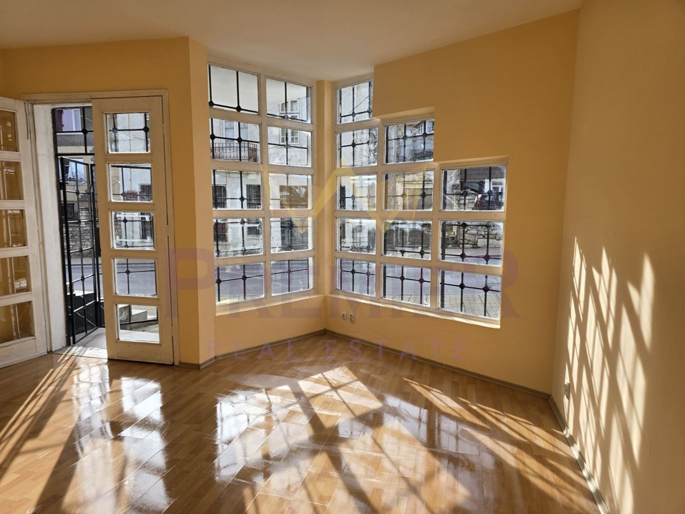 Продава АТЕЛИЕ, ТАВАН, гр. Балчик, област Добрич, снимка 4 - Апартаменти - 53910590