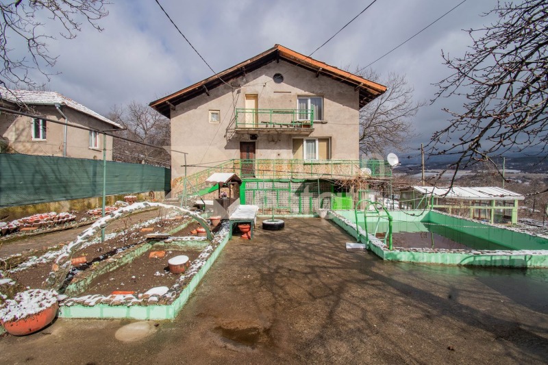 Продава КЪЩА в област Перник, с. Студена - 215 кв.м / 139 900 € » 273 620.62 лв., ЪРБАН ЕСТЕЙТ