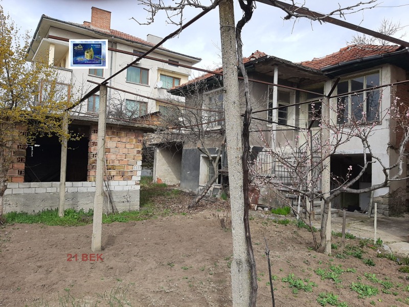 Продава КЪЩА в област Пловдив, гр. Хисаря - 100 кв.м / 44 900 € » 87 816.77 лв., 21 ВЕК
