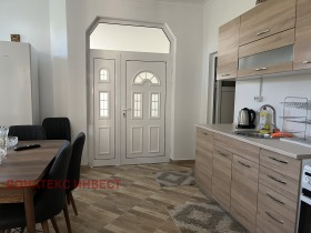КЪЩА, 380 m2