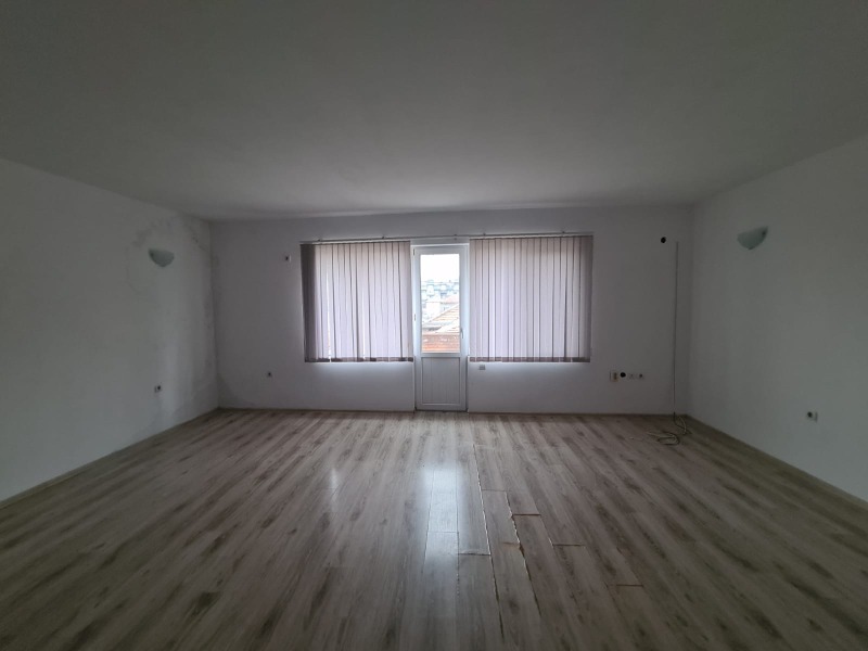 Na prodej  1 ložnice Chaskovo , Družba 1 , 118 m2 | 85329374 - obraz [4]