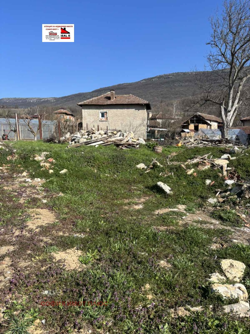 Продава ПАРЦЕЛ в област Монтана, с. Николово - 2000 кв.м / 57 000 € » 111 482.31 лв., СОФИЯ ИМОТ ПЛЮС