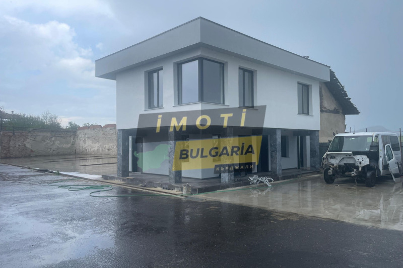 Продава АВТОСЕРВИЗ в град Кърджали, Гледка - 3900 кв.м / 900 000 € » 1 760 247.00 лв., ИМОТИБЪЛГАРИЯКЪРДЖАЛИ
