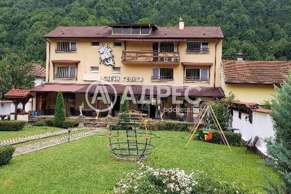 Продава ХОТЕЛ, с. Рибарица, област Ловеч, снимка 8 - Хотели - 56625343