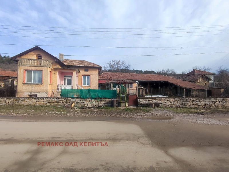 Продава КЪЩА в област Габрово, с. Крамолин - 257 кв.м / 53 000 € » 103 658.99 лв., РЕМАКС ОЛД КЕПИТЪЛ