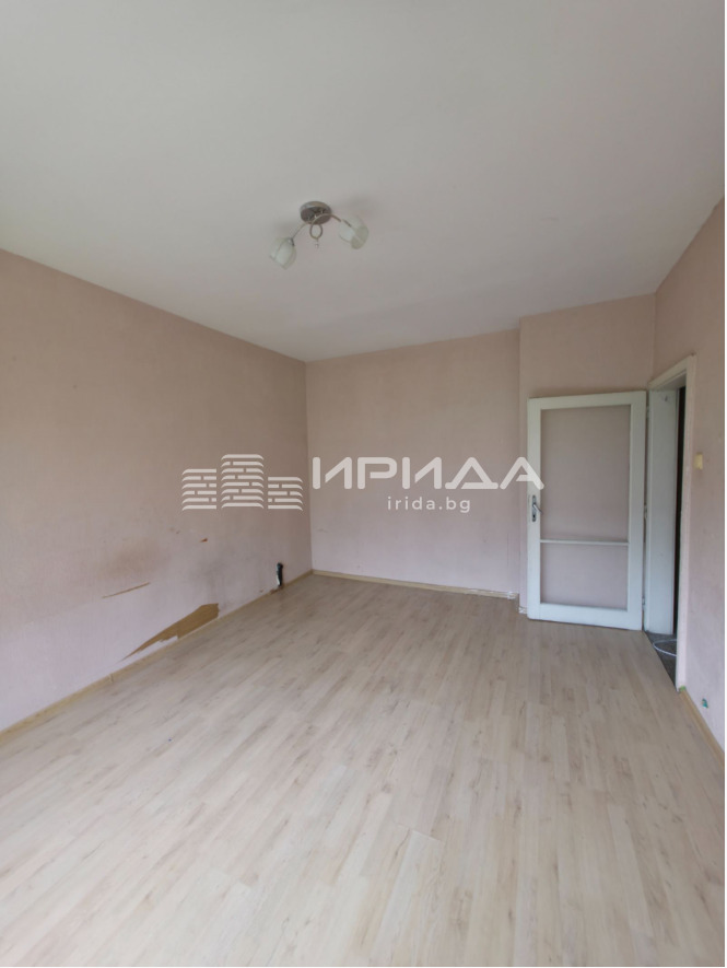 Продава 2-СТАЕН, гр. София, Света Троица