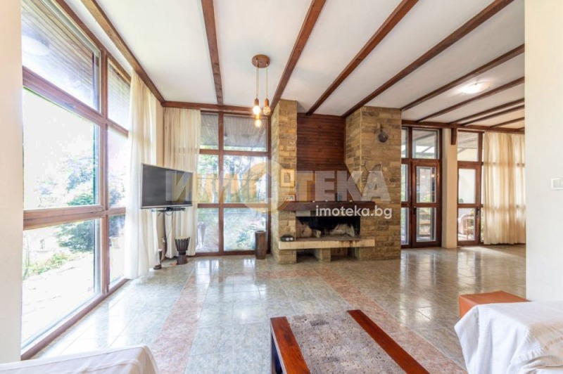 In vendita  Casa Varna , m-t Manastirski rid , 300 mq | 14957595