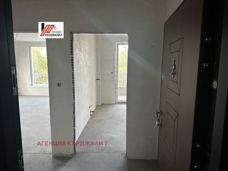 De vânzare  1 dormitor Cârdjali , Vâzrojdenți , 74 mp | 67691208 - imagine [3]