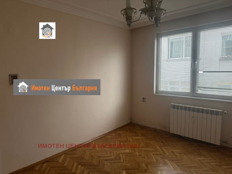 Продава  Етаж от къща град Плевен , Мара Денчева , 200 кв.м | 65432446 - изображение [2]