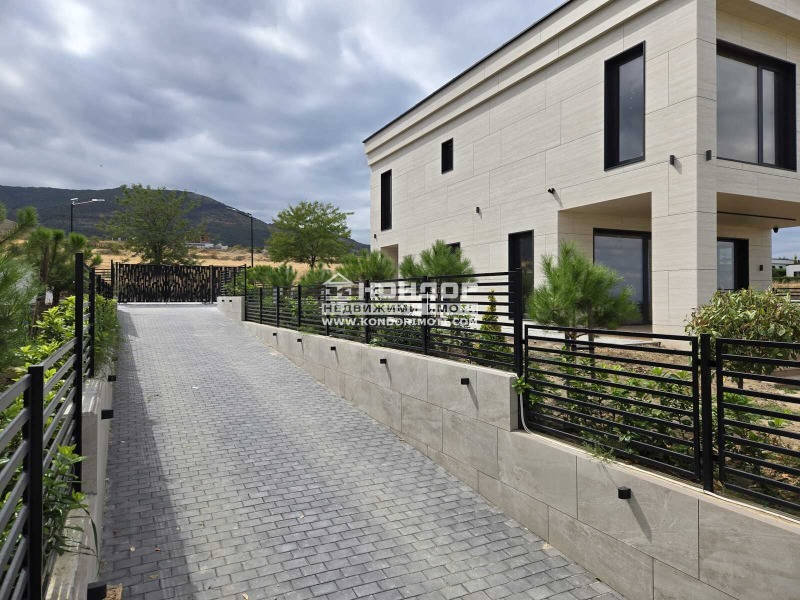 Te koop  Huis regio Plovdiv , Markovo , 220 m² | 17975367 - afbeelding [2]
