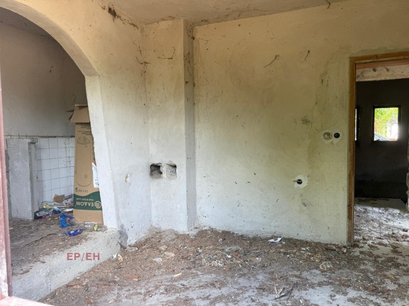 Продава  Къща област Шумен , с. Златна нива , 200 кв.м | 71229998 - изображение [2]