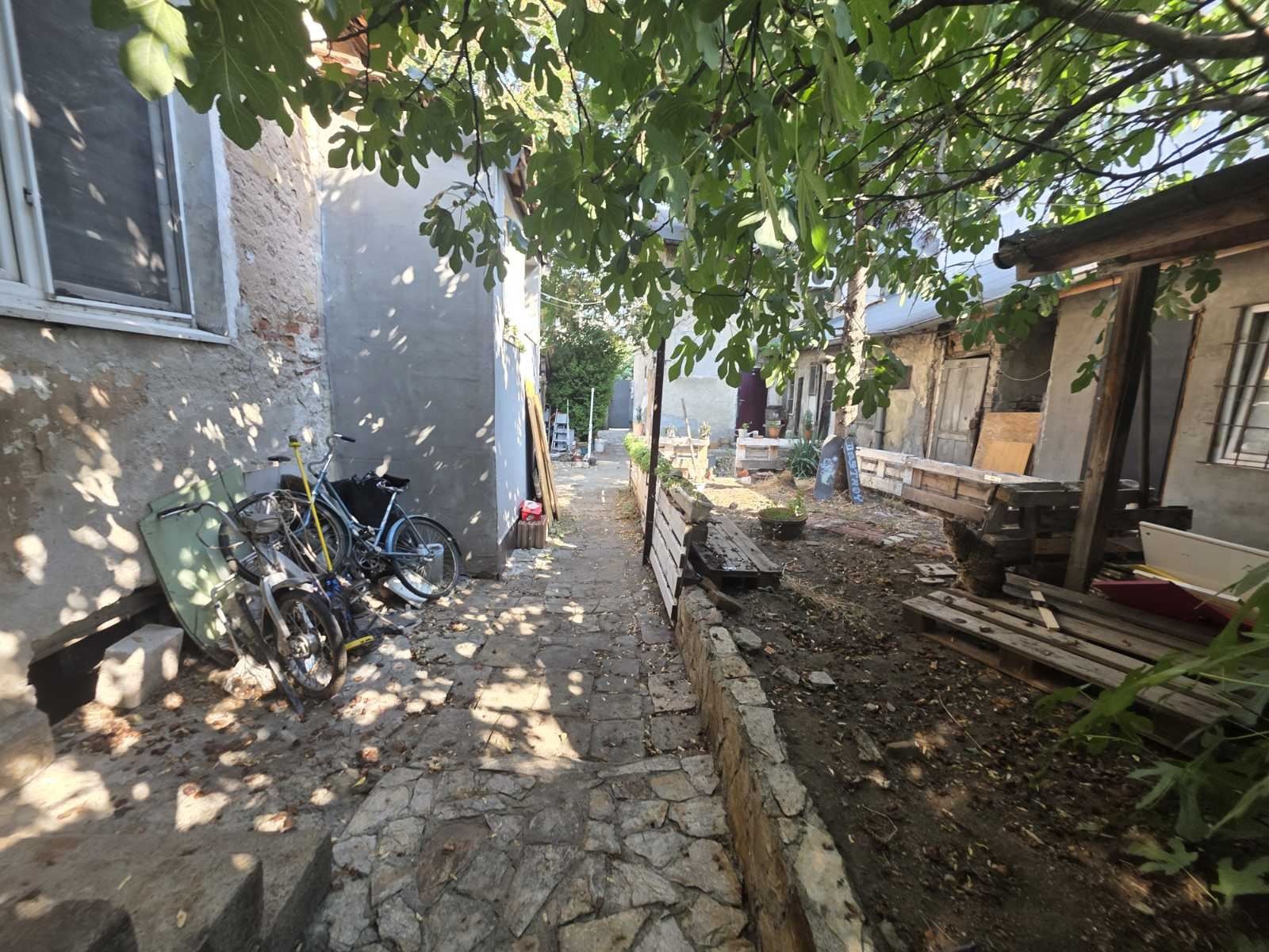 Продава КЪЩА, гр. София, Център, снимка 2 - Къщи - 56128601