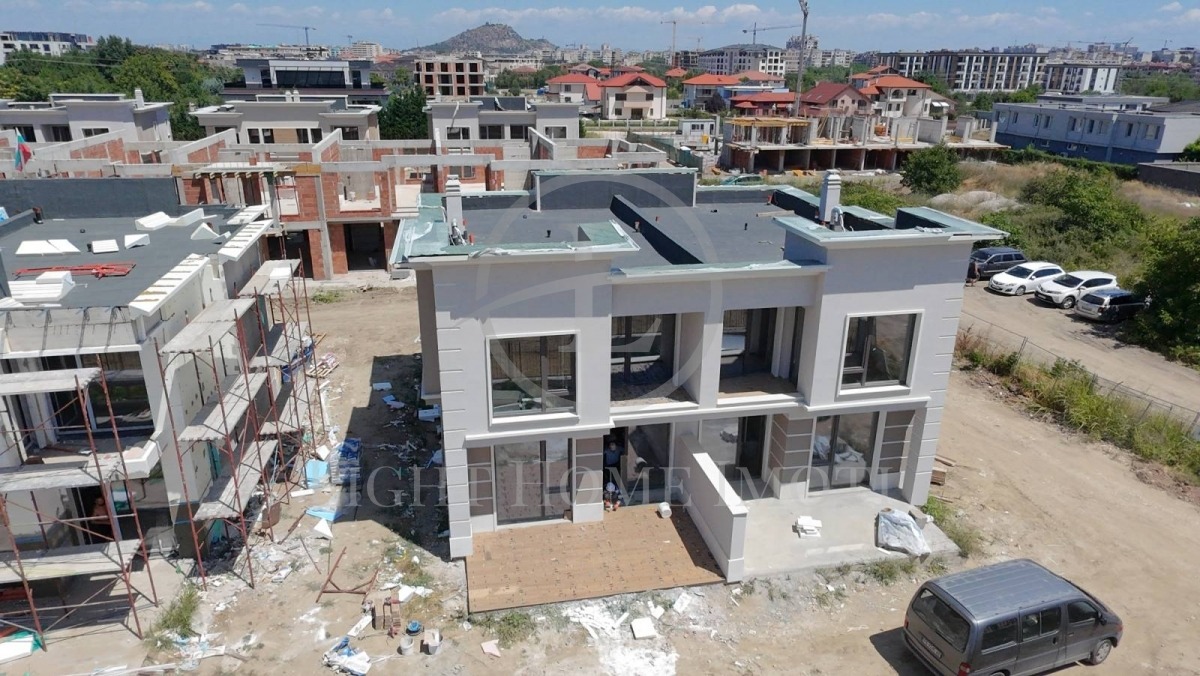 Продава КЪЩА, гр. Пловдив, Остромила, снимка 2 - Къщи - 51819945