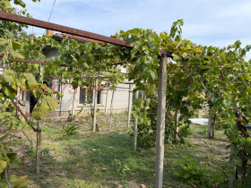 Продава  Къща, с. Леденик