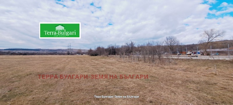 Продава ЗЕМЕДЕЛСКА ЗЕМЯ в област Перник, гр. Перник - 26 дка / 173 055.94 € » 338 468 лв., ТЕРРА БУЛГАРИ-ЗЕМЯ НА БЪЛГАРИ