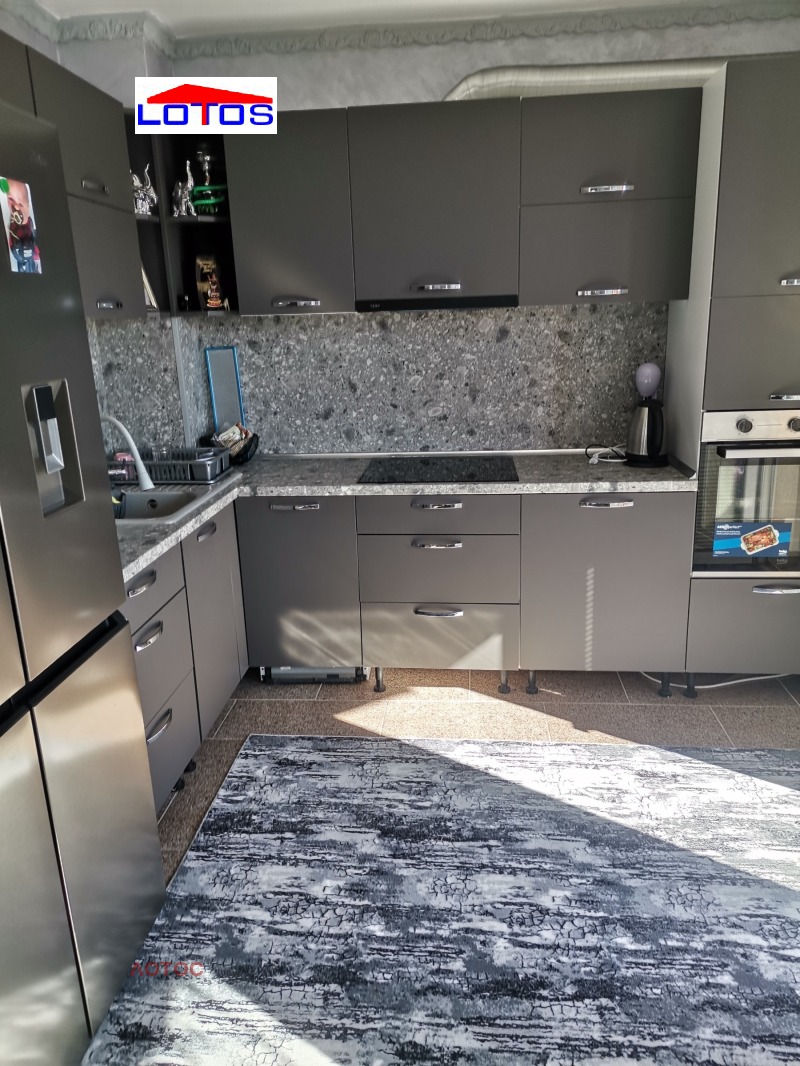 Продава 2-СТАЕН, гр. Добрич, Христо Ботев