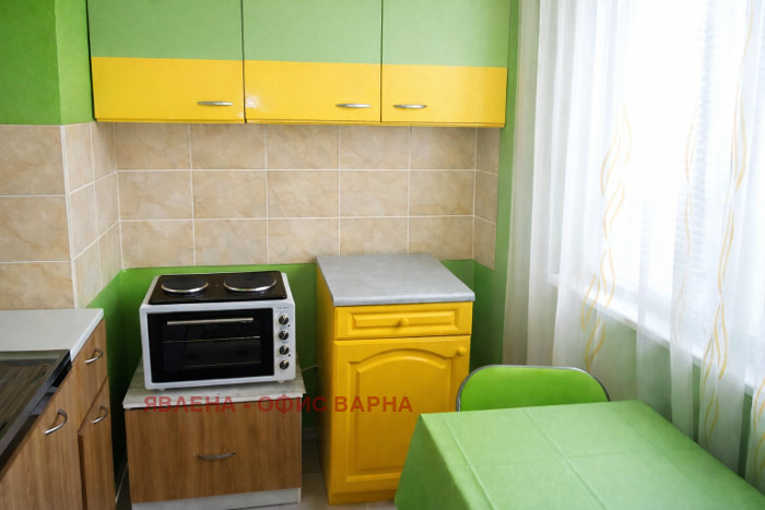 Продава 3-СТАЕН, гр. Варна, Лятно кино Тракия, снимка 2 - Апартаменти - 53768170