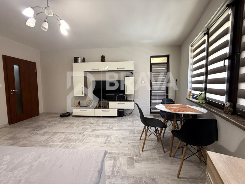 Продава  2-стаен град Пловдив , Остромила , 79 кв.м | 89532913 - изображение [4]