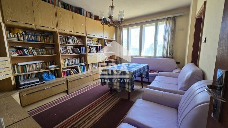 Продава МНОГОСТАЕН, гр. Велико Търново, Варуша, снимка 2 - Апартаменти - 55544692