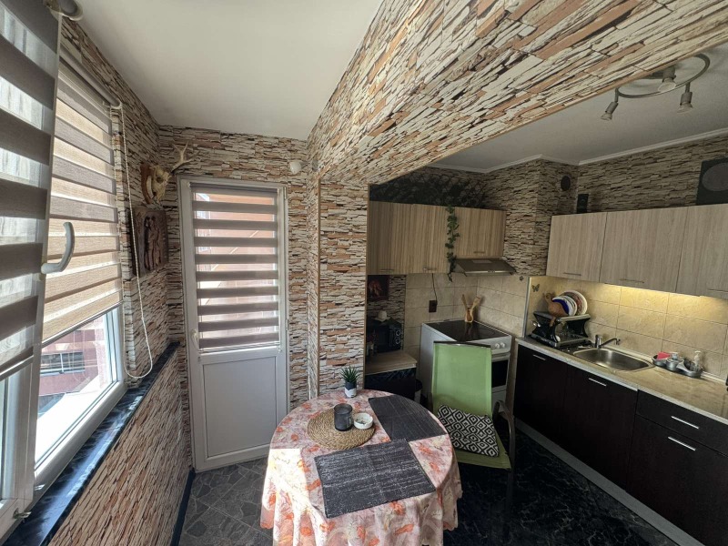 Продава 3-СТАЕН, област Бургас, гр. Айтос • 73000 € / 142775.59 лв. • 58025059 1