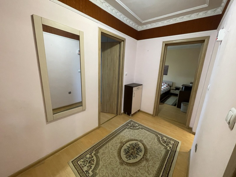 Продава МНОГОСТАЕН, гр. Шумен, Пазара, снимка 5 - Апартаменти - 52621184