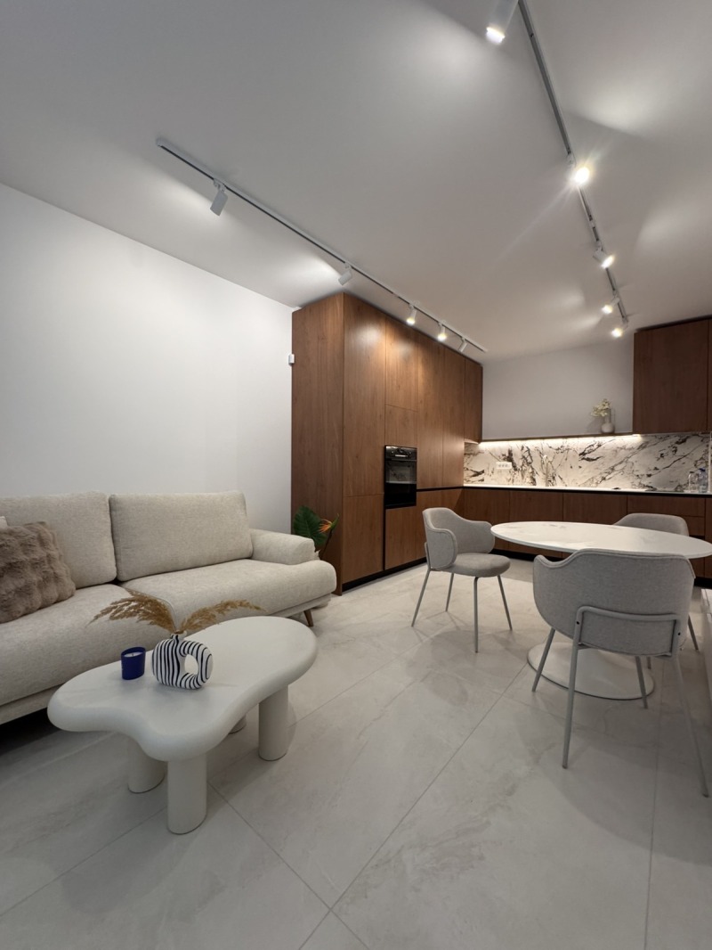 Продава 2-СТАЕН, град София, Оборище • 280000 € / 547632.40 лв. • 35561104 1