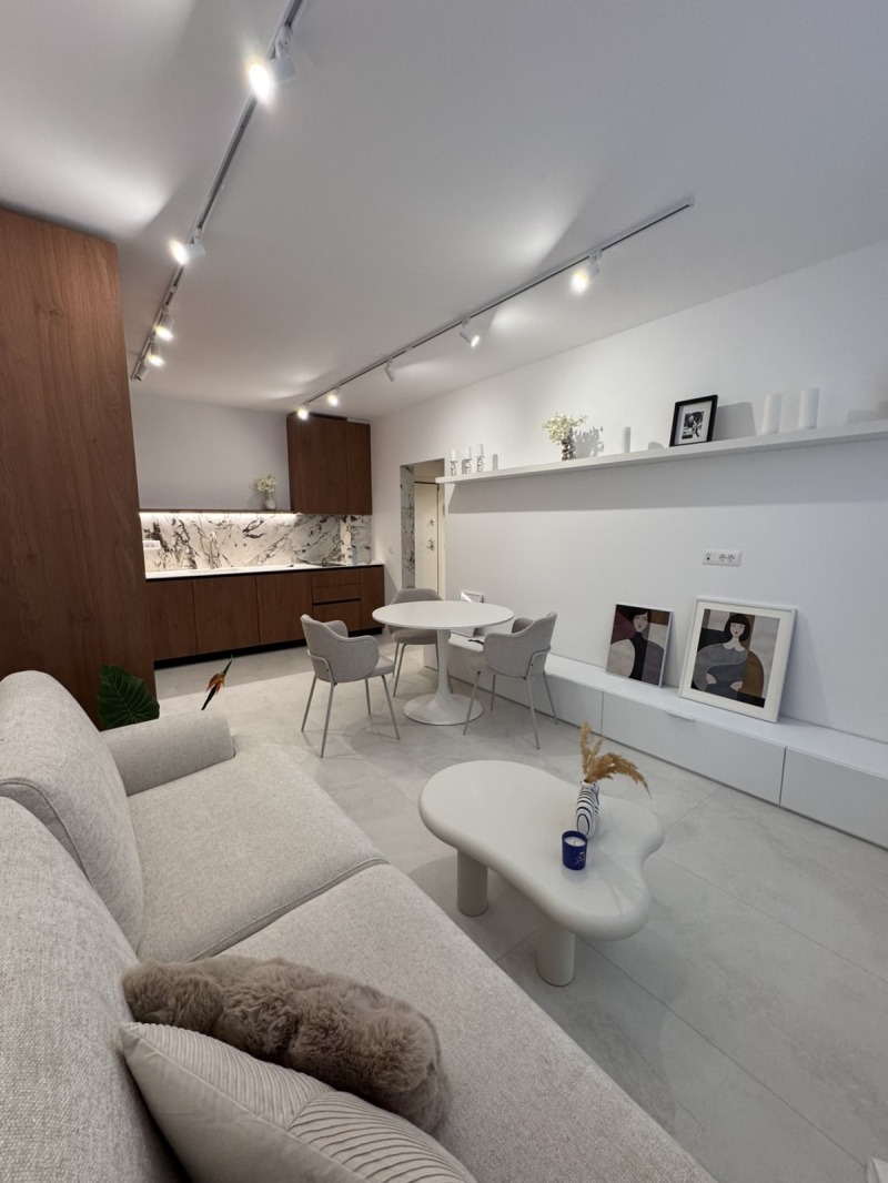 Продава 2-СТАЕН, гр. София, Оборище, снимка 2 - Апартаменти - 52559460