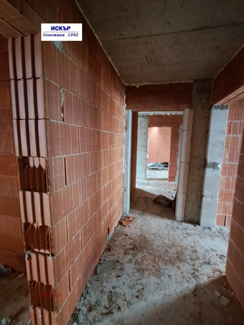 Продава 2-СТАЕН в град София, Зона Б-19 - 57 кв.м / 115 224 € » 225 358.56 лв., ИСКЪР