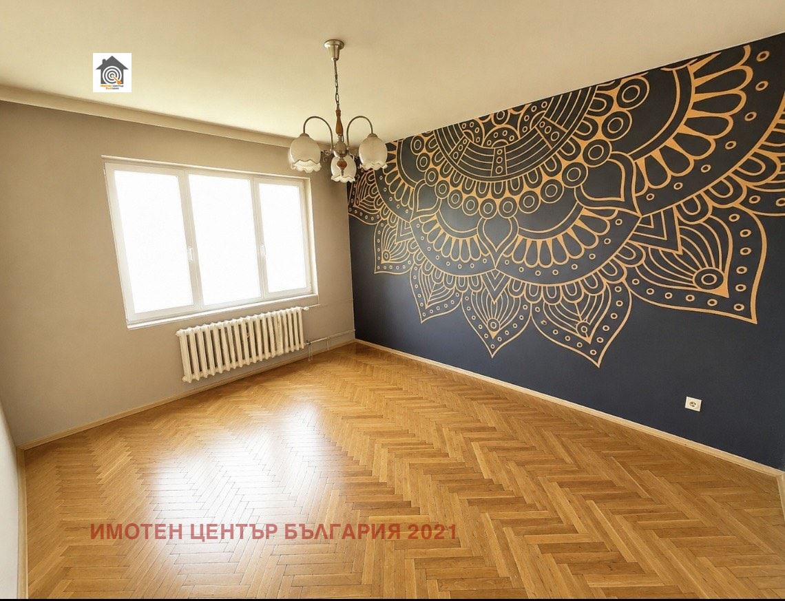 Продава 3-СТАЕН, гр. София, Толстой