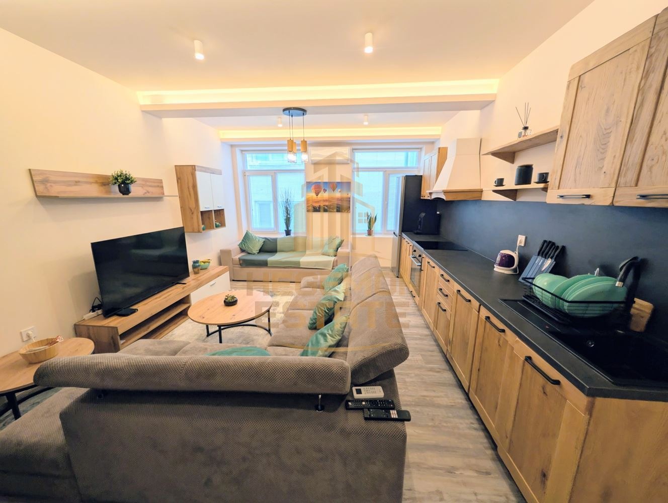 Продава 3-СТАЕН, гр. Варна, Център, снимка 2 - Апартаменти - 53957027