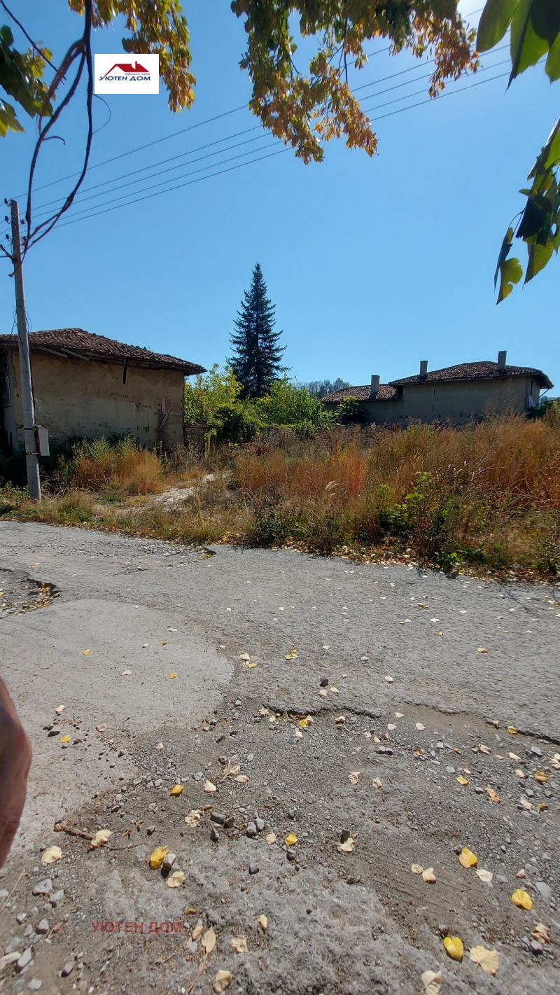 Продава ПАРЦЕЛ в област Шумен, с. Драгоево - 916 кв.м / 27 000 € » 52 807.41 лв., УЮТЕН ДОМ