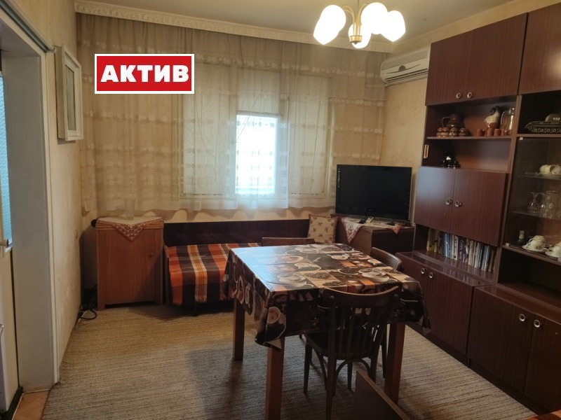 Продава 4-СТАЕН, гр. Търговище, Център, снимка 2 - Aпартаменти - 48801516