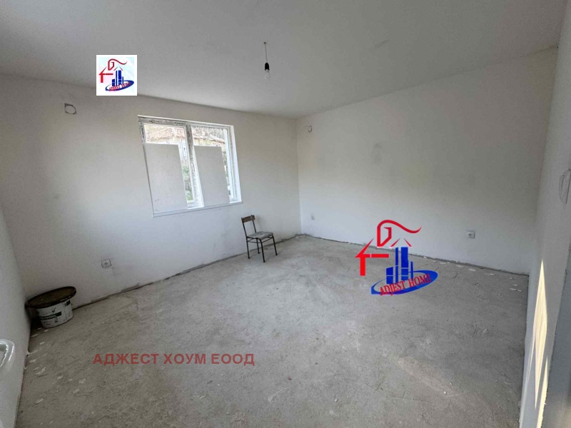 Продава КЪЩА, гр. Шумен, Куршун чешма, снимка 2 - Къщи - 52402430