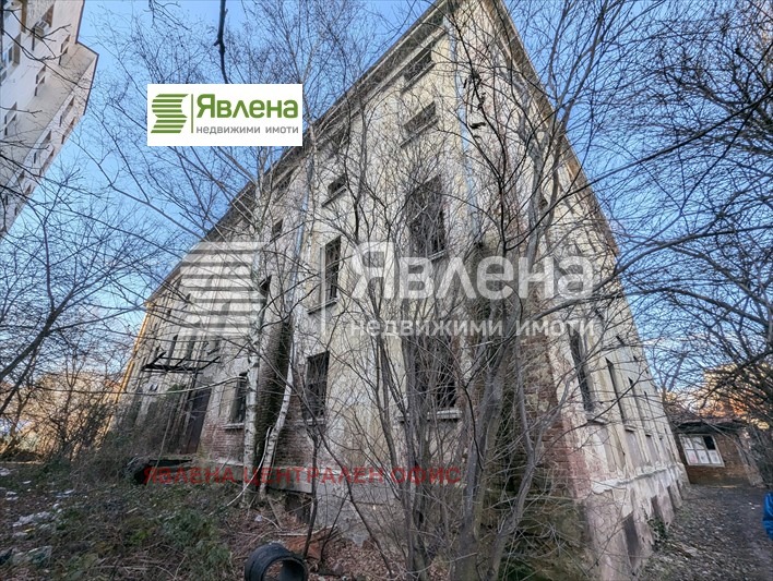 Na prodej  Průmyslová budova Kjustendil , Centar , 3250 m2 | 67390154