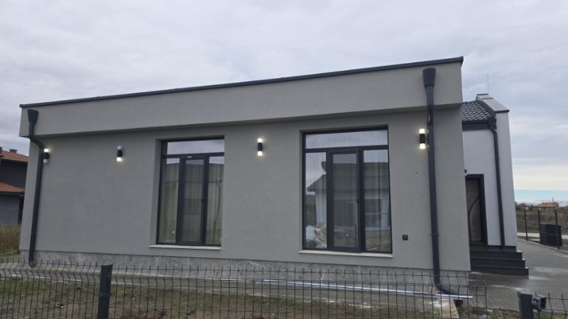 Продава КЪЩА, област Пловдив, с. Радиново • 329000 € / 643468.07 лв. • 32945584 1