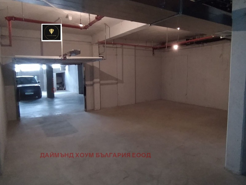 En venta  Cochera Plovdiv , Zapaden , 60 metros cuadrados | 82145970